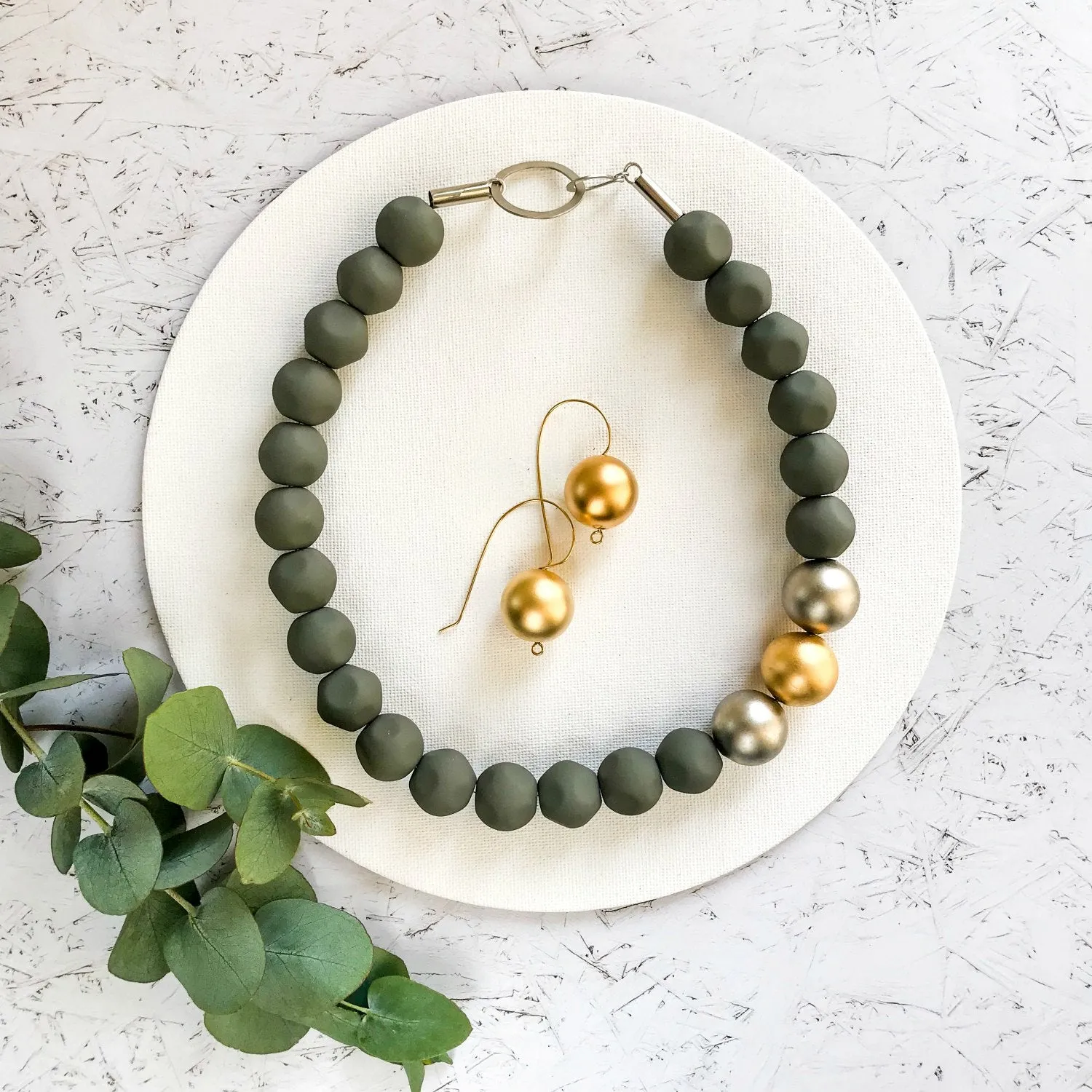 Laura - Asymmetric bead collar necklace