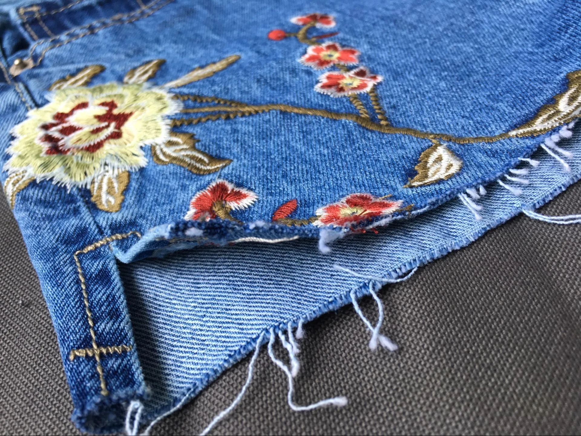 Little Daisy Embroidery Washed Side Slit Denim Shorts