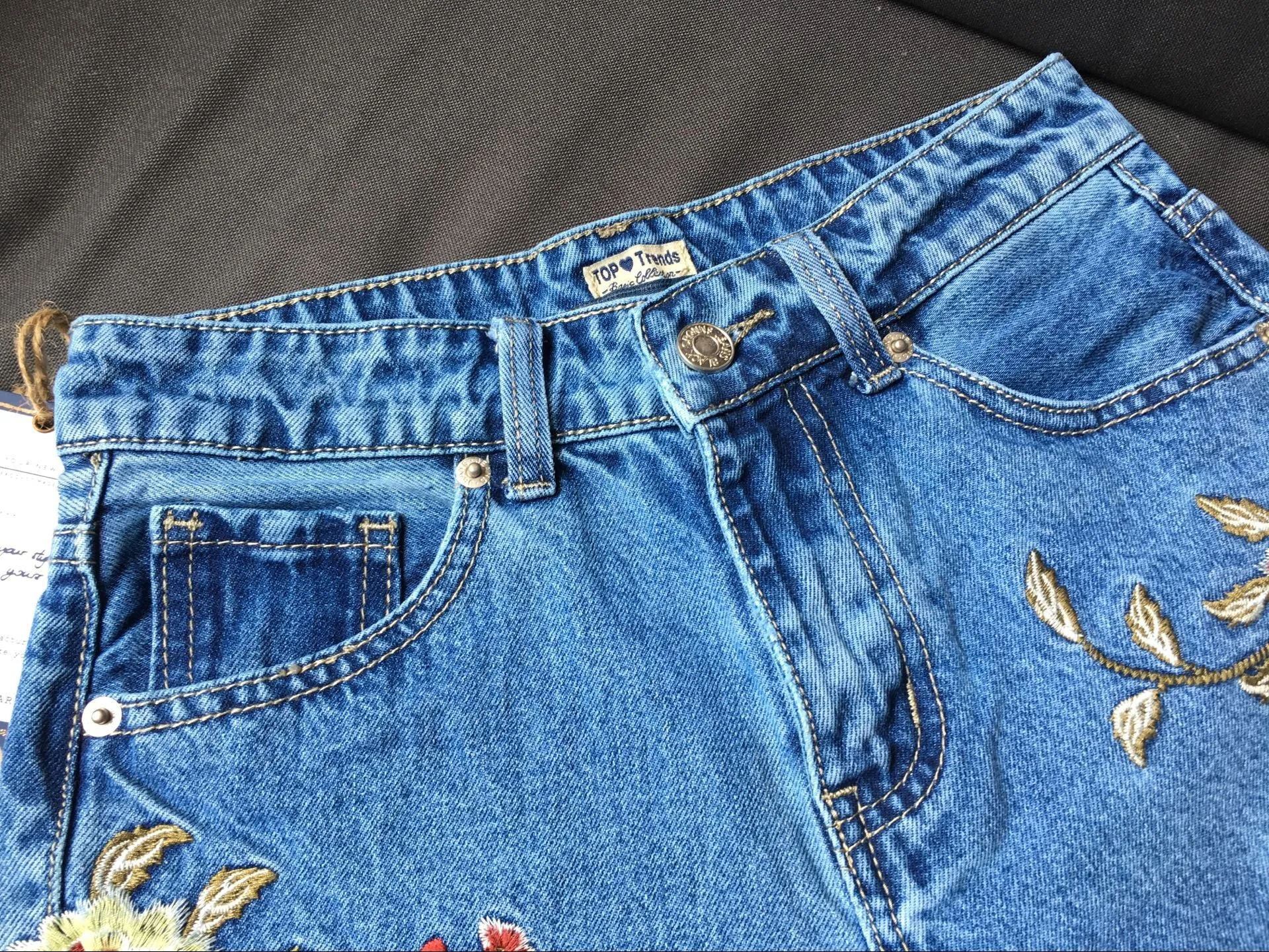Little Daisy Embroidery Washed Side Slit Denim Shorts