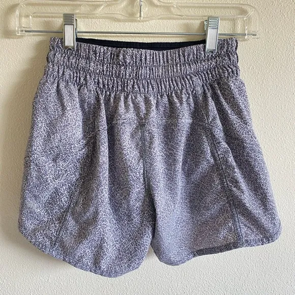 Lululemon Tracker Short V *4&quot; Fractal Alpine White‎ Black / Black size 4