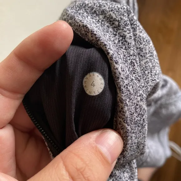 Lululemon Tracker Short V *4&quot; Fractal Alpine White‎ Black / Black size 4