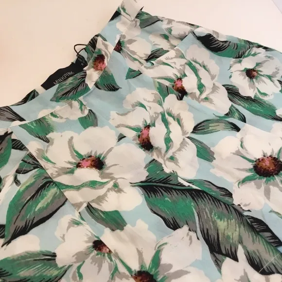 Minkpink “Getaway” Floral Print Shorts Medium