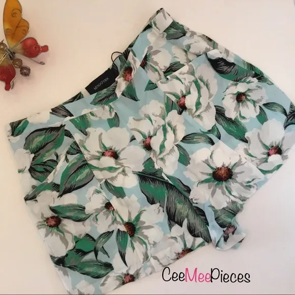 Minkpink “Getaway” Floral Print Shorts Medium