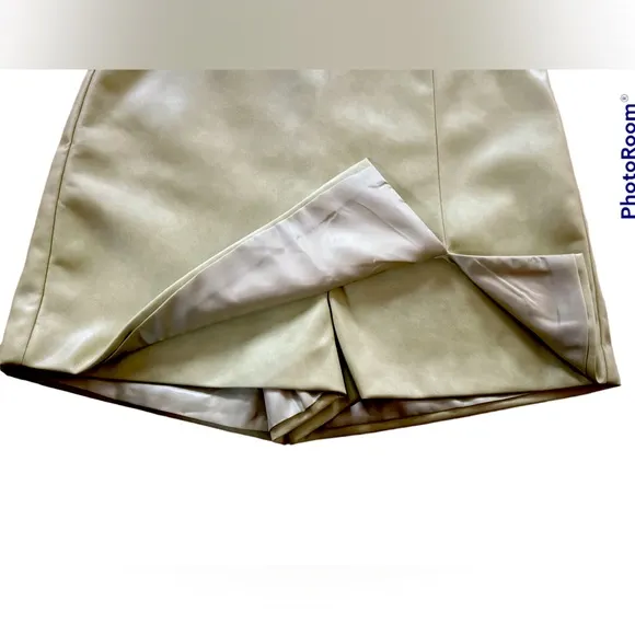 NWT 7For all Mankind faux leather mini skort with slit light mossy green Medium