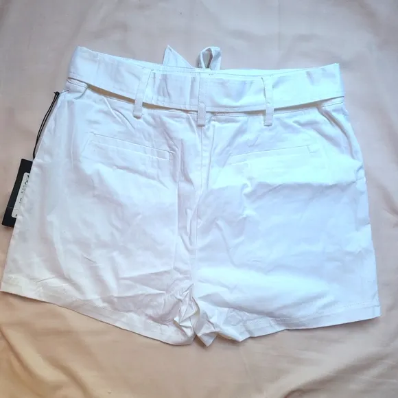 NY&amp;C high waist white shorts NWT szL [913]