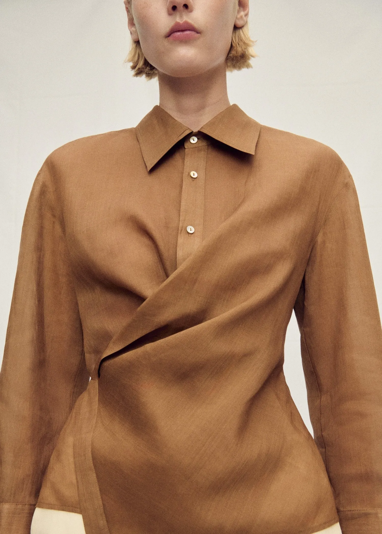 Ramie shirt with asymmetrical closure