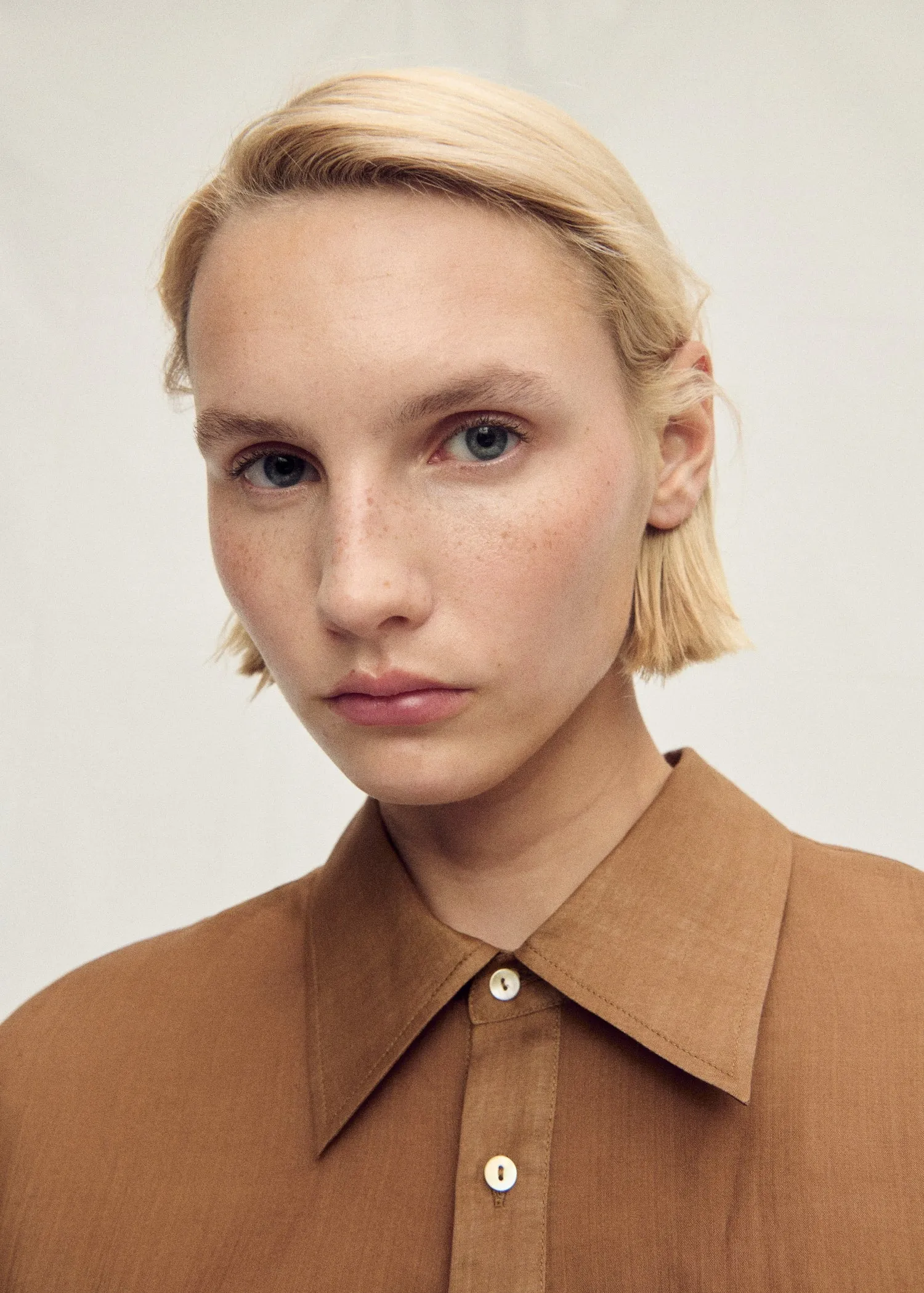 Ramie shirt with asymmetrical closure