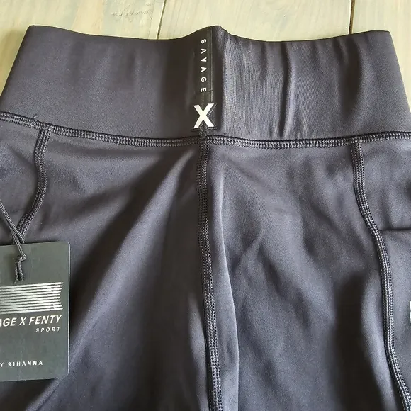 Savage fenty by Rihanna workout pocket shorts nwt size small
