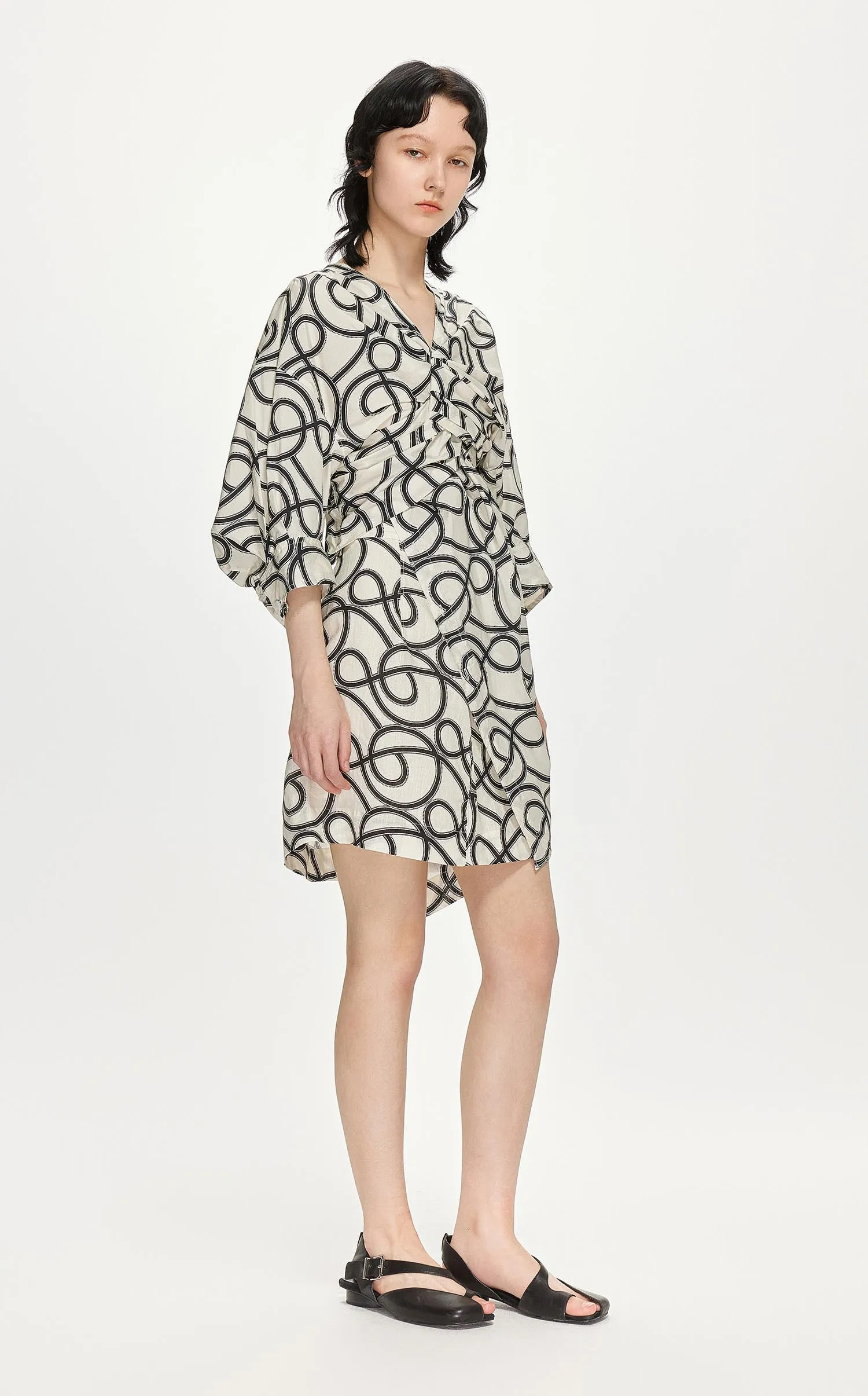Shirt / JNBY Asymmetric Full Print V-Neck Top (100% Cotton)