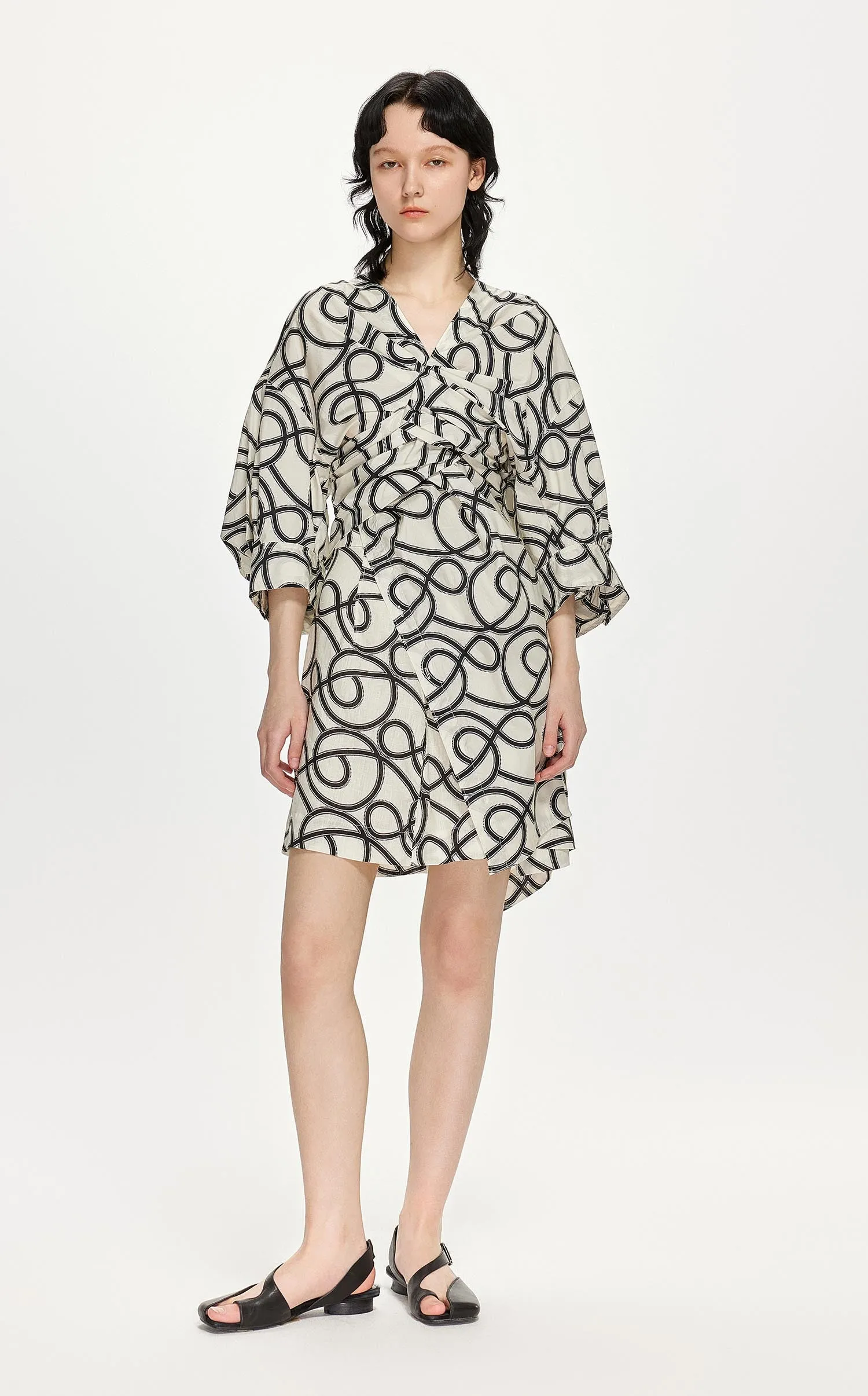Shirt / JNBY Asymmetric Full Print V-Neck Top (100% Cotton)