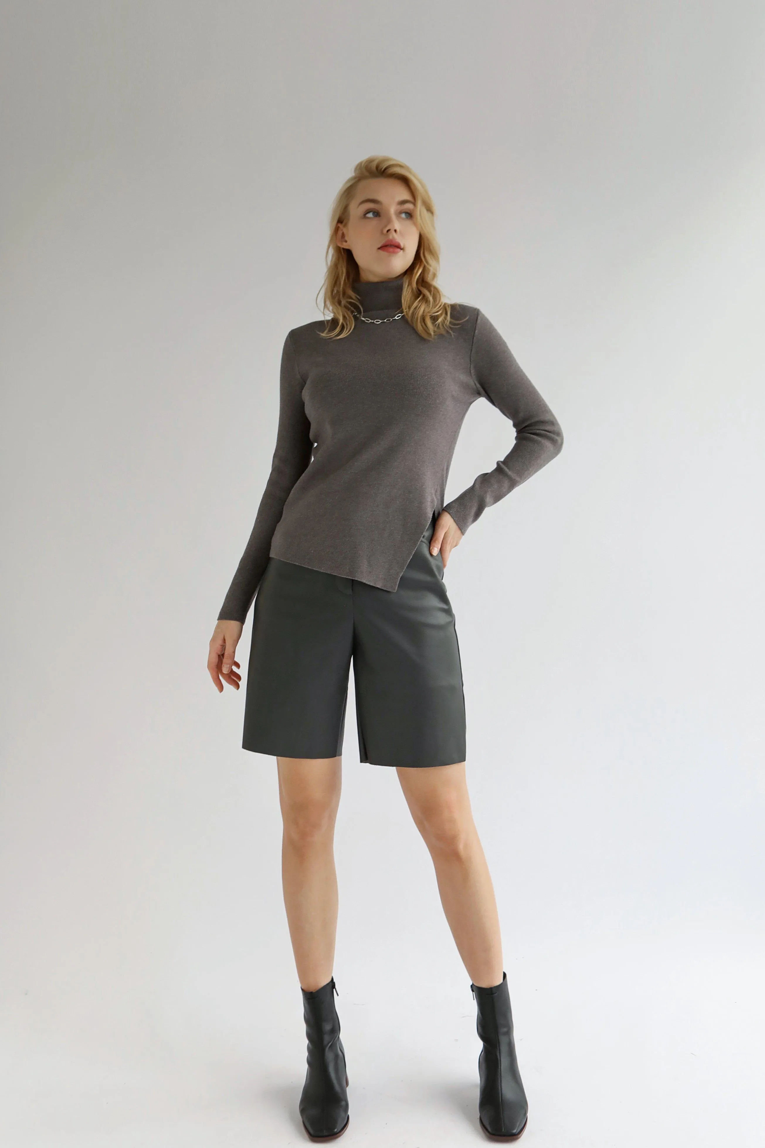 Side Way Stretch Knit Turtleneck Top