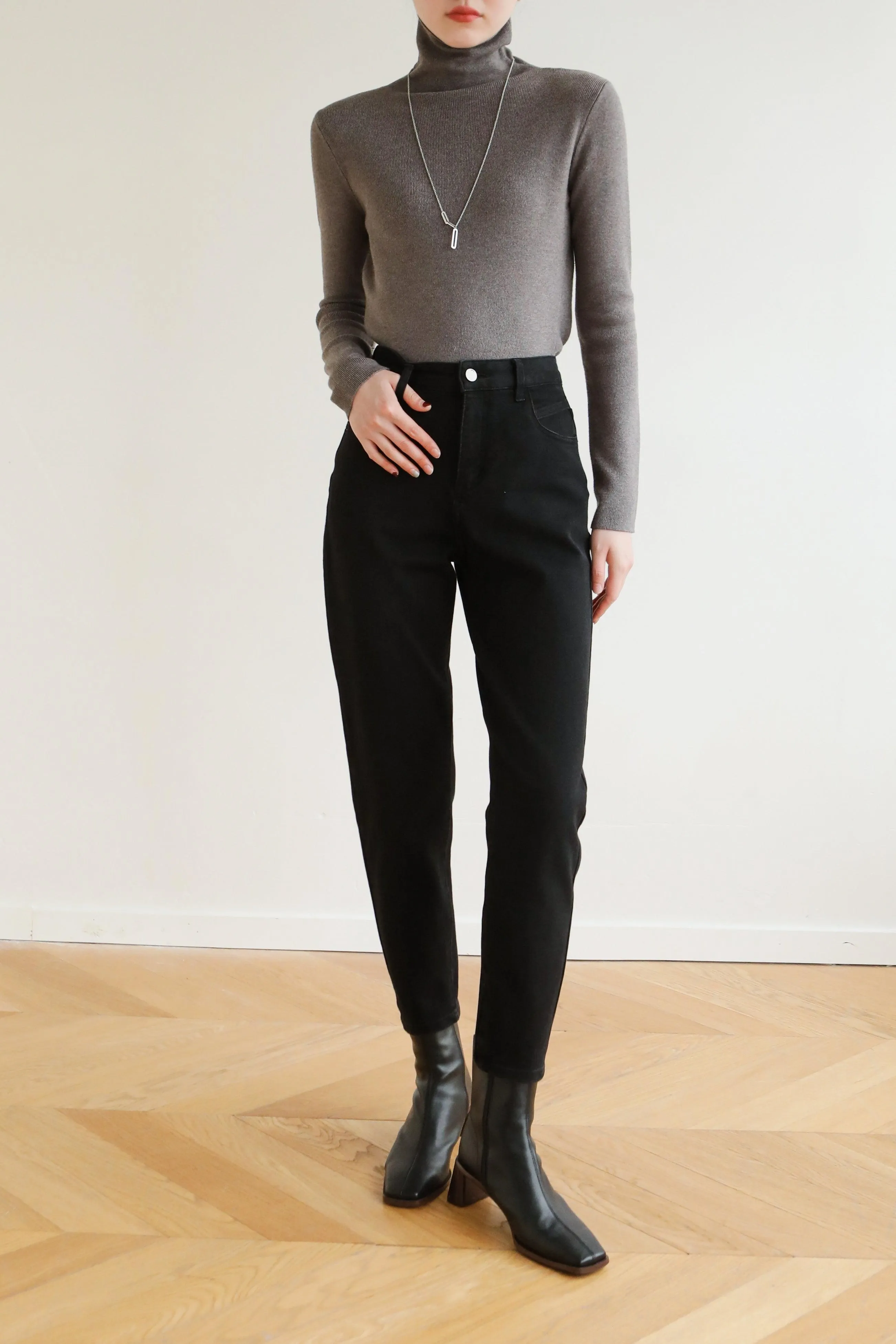 Side Way Stretch Knit Turtleneck Top