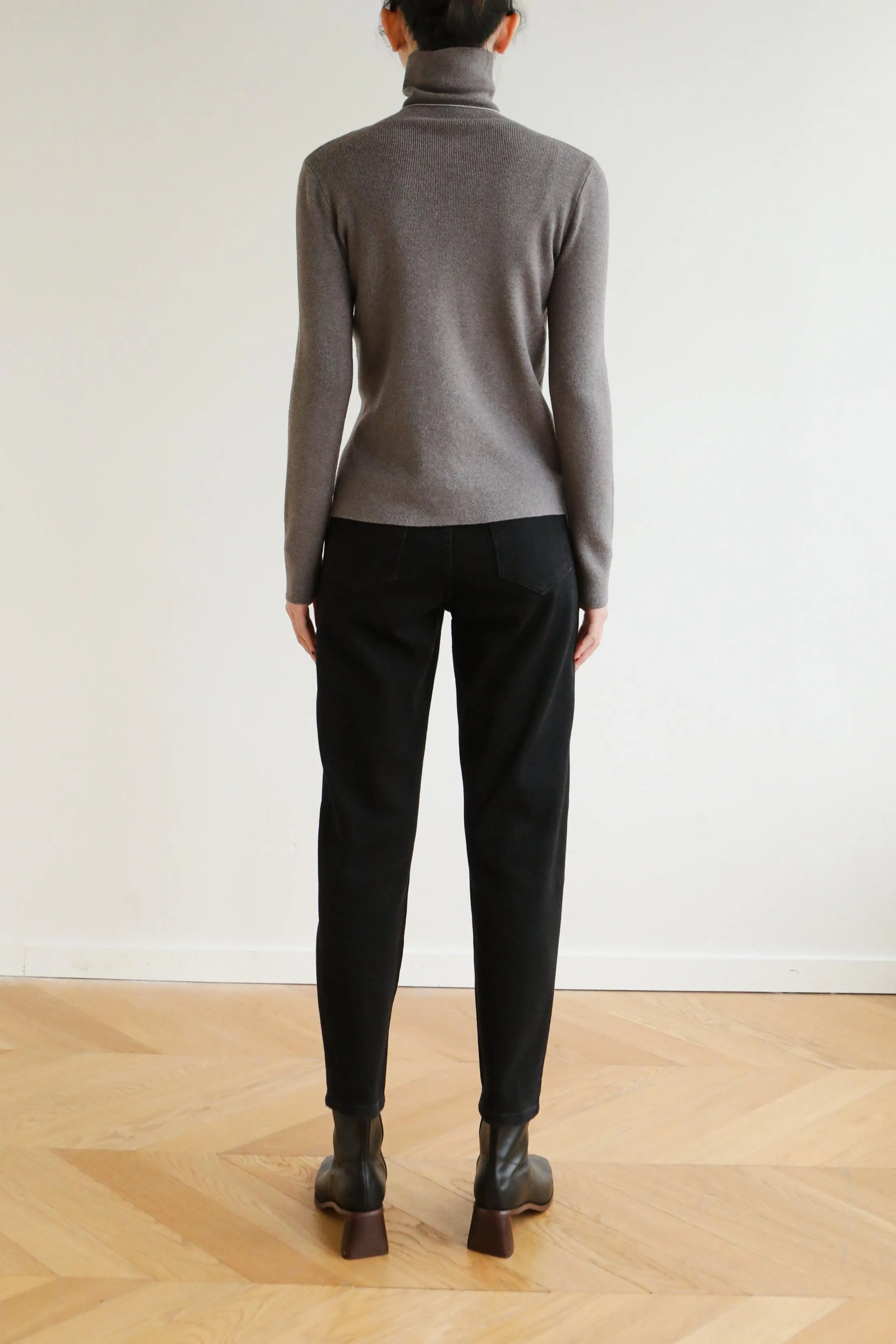 Side Way Stretch Knit Turtleneck Top