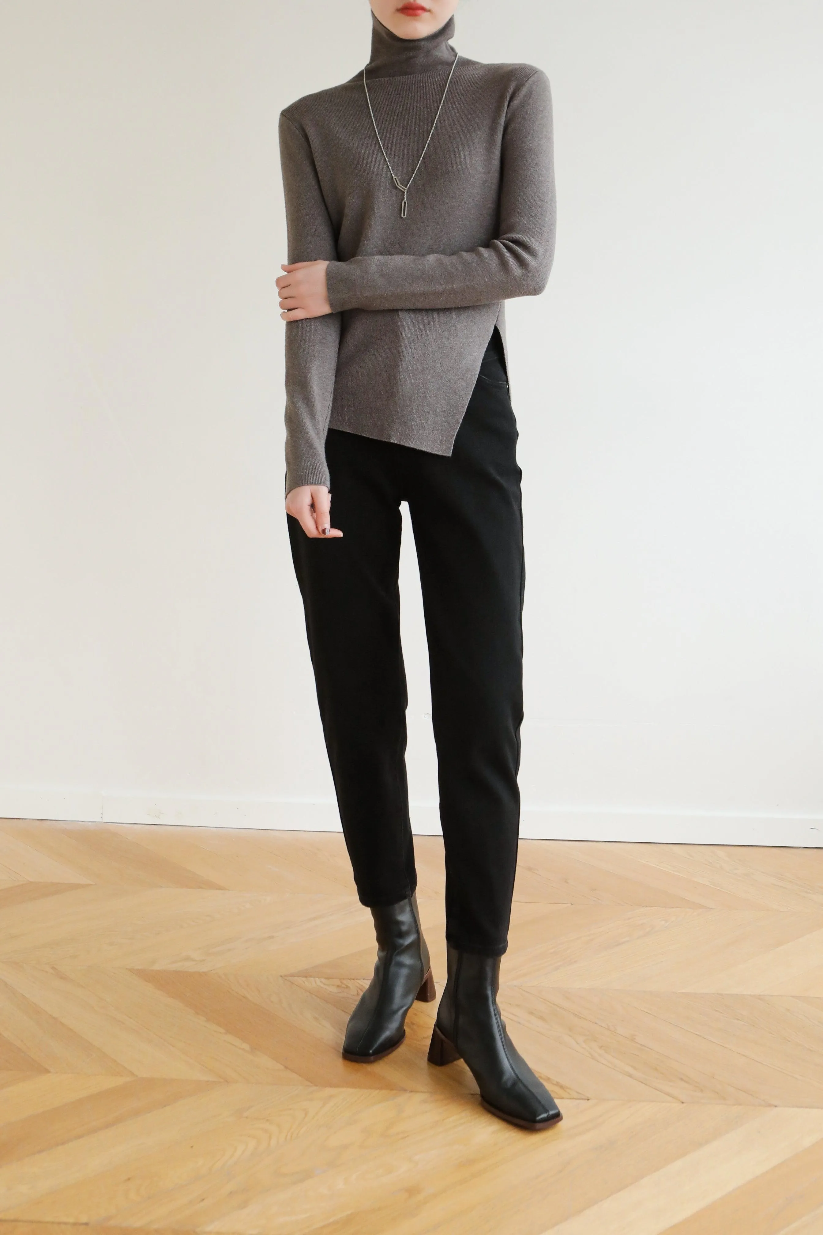 Side Way Stretch Knit Turtleneck Top