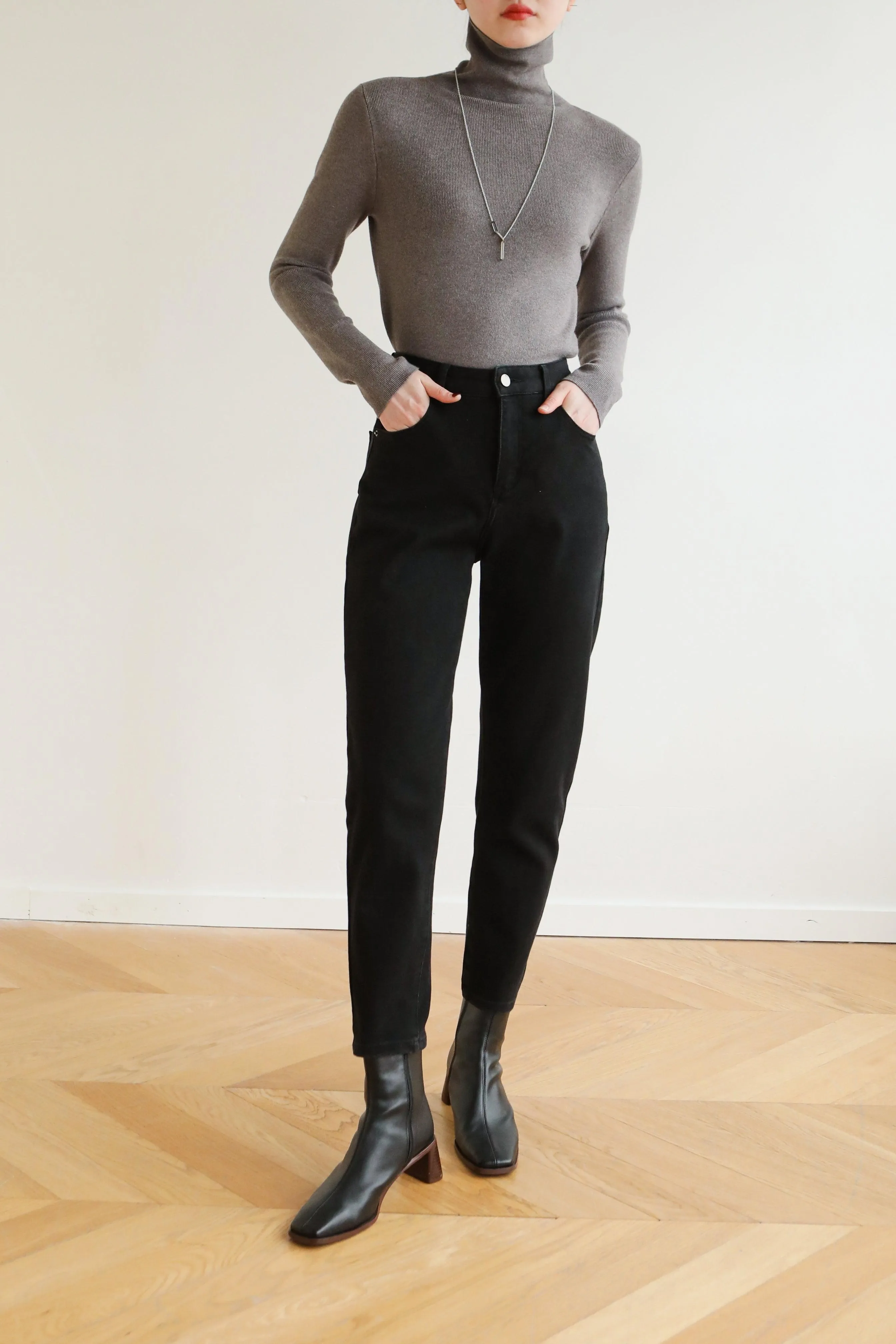 Side Way Stretch Knit Turtleneck Top