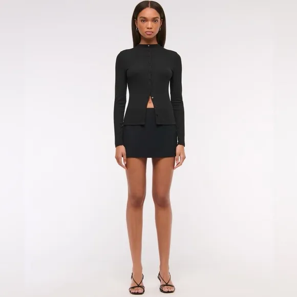 The A&amp;F Scarlett Mid Rise Mini Skort - XXL