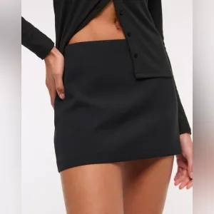The A&amp;F Scarlett Mid Rise Mini Skort - XXL