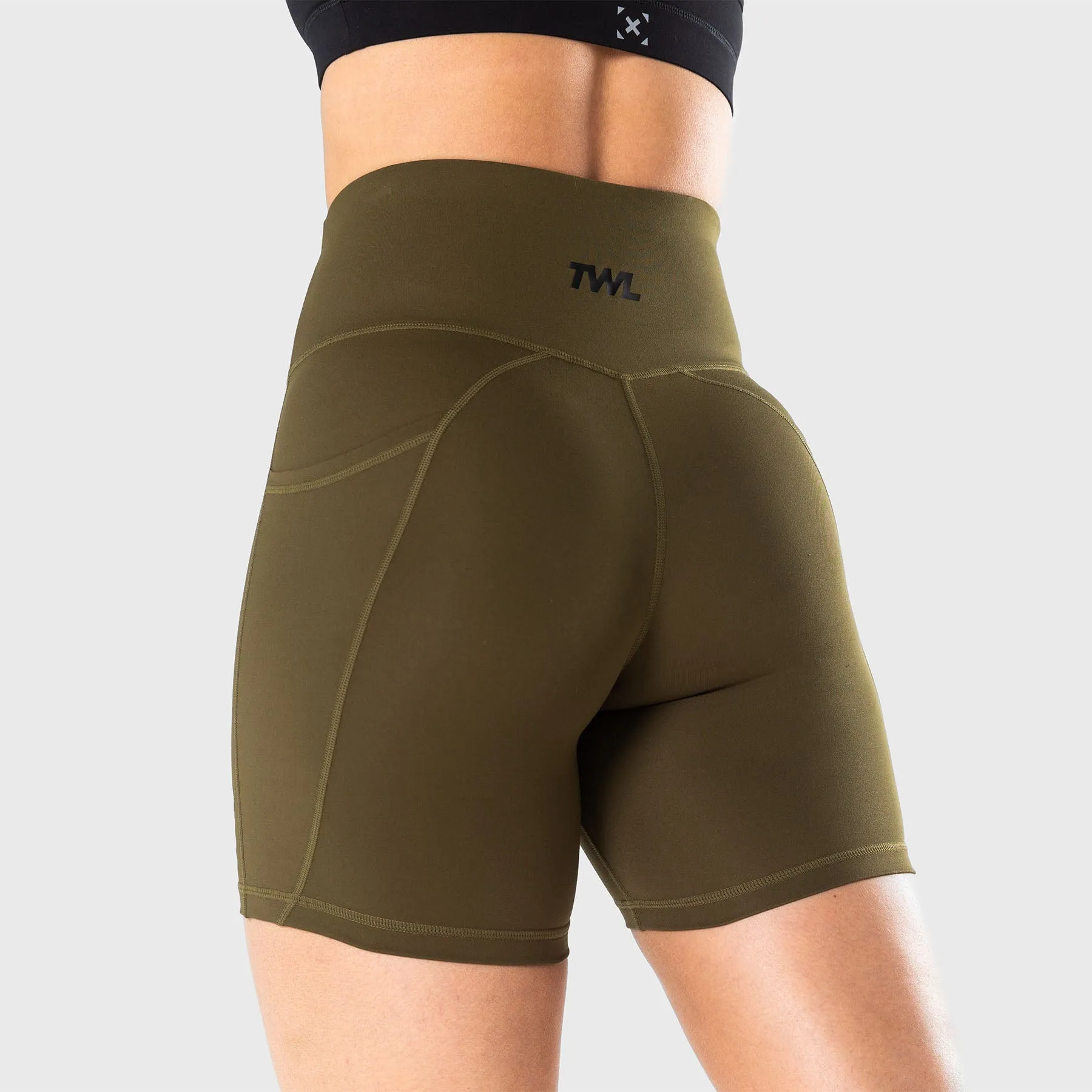 TWL - WOMEN'S ENERGY SHORTS MID LENGTH - UNIFORM GREEN