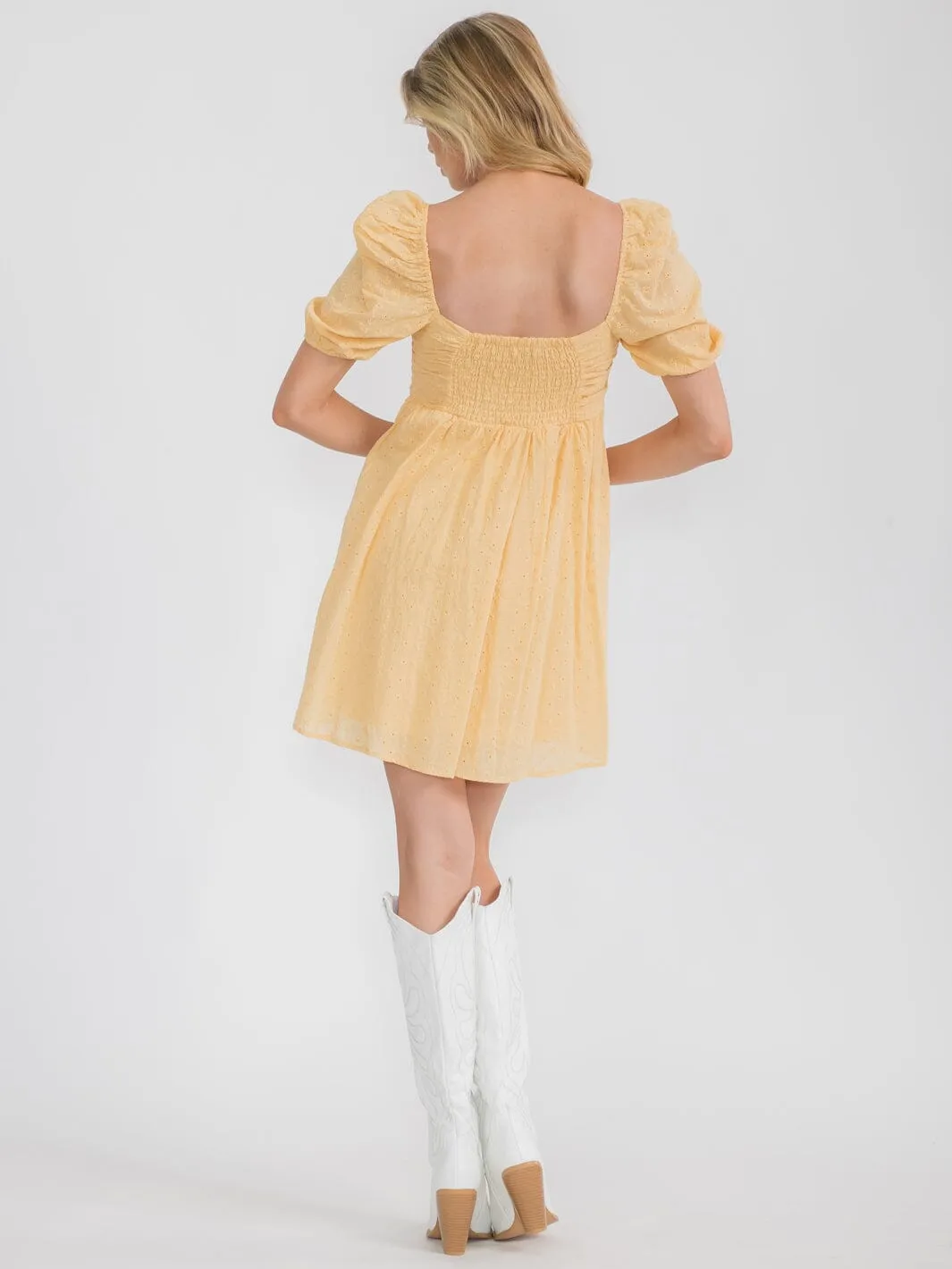 WOMEN'S SHORT PUFF SLEEVE EYELET DETAILED BABYDOLL MINI DRESS