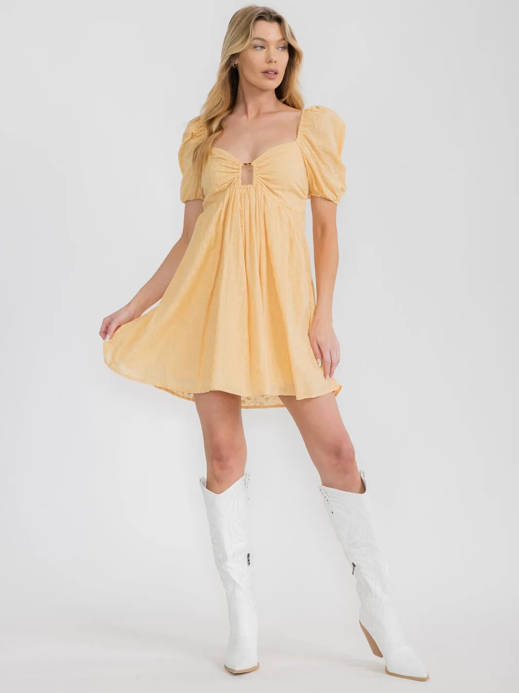 WOMEN'S SHORT PUFF SLEEVE EYELET DETAILED BABYDOLL MINI DRESS