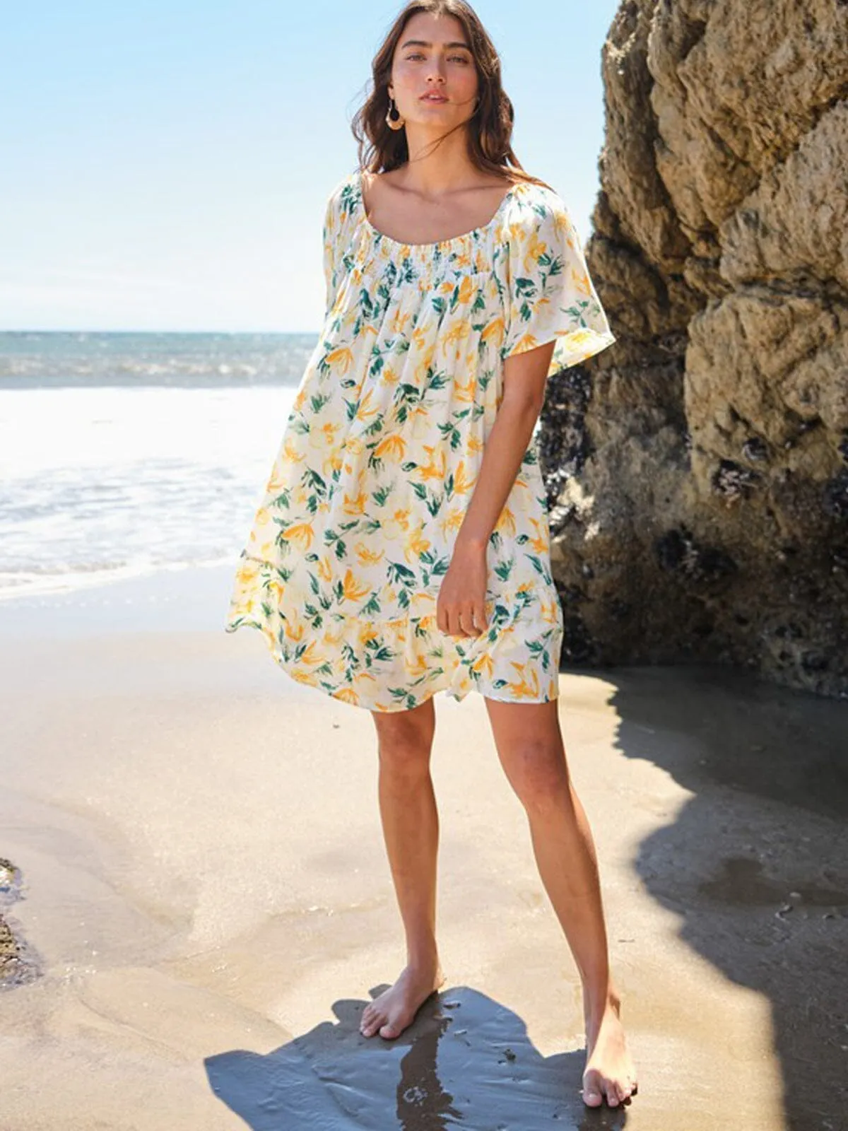 WOMEN'S SHORT SLEEVE SMOCK NECK FLORAL MINI DRESS