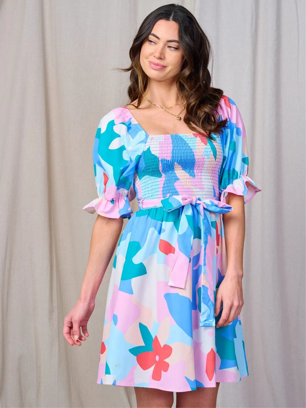 WOMEN'S SHORT SLEEVE SMOCK SELF TIE MULTI PRINT MINI DRESS
