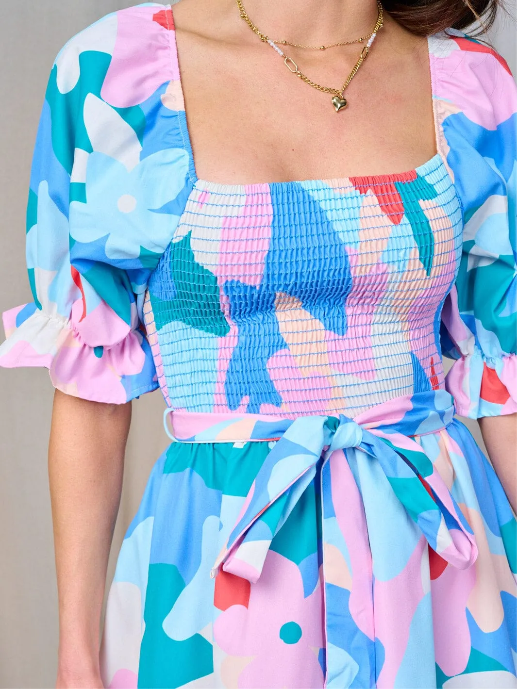 WOMEN'S SHORT SLEEVE SMOCK SELF TIE MULTI PRINT MINI DRESS