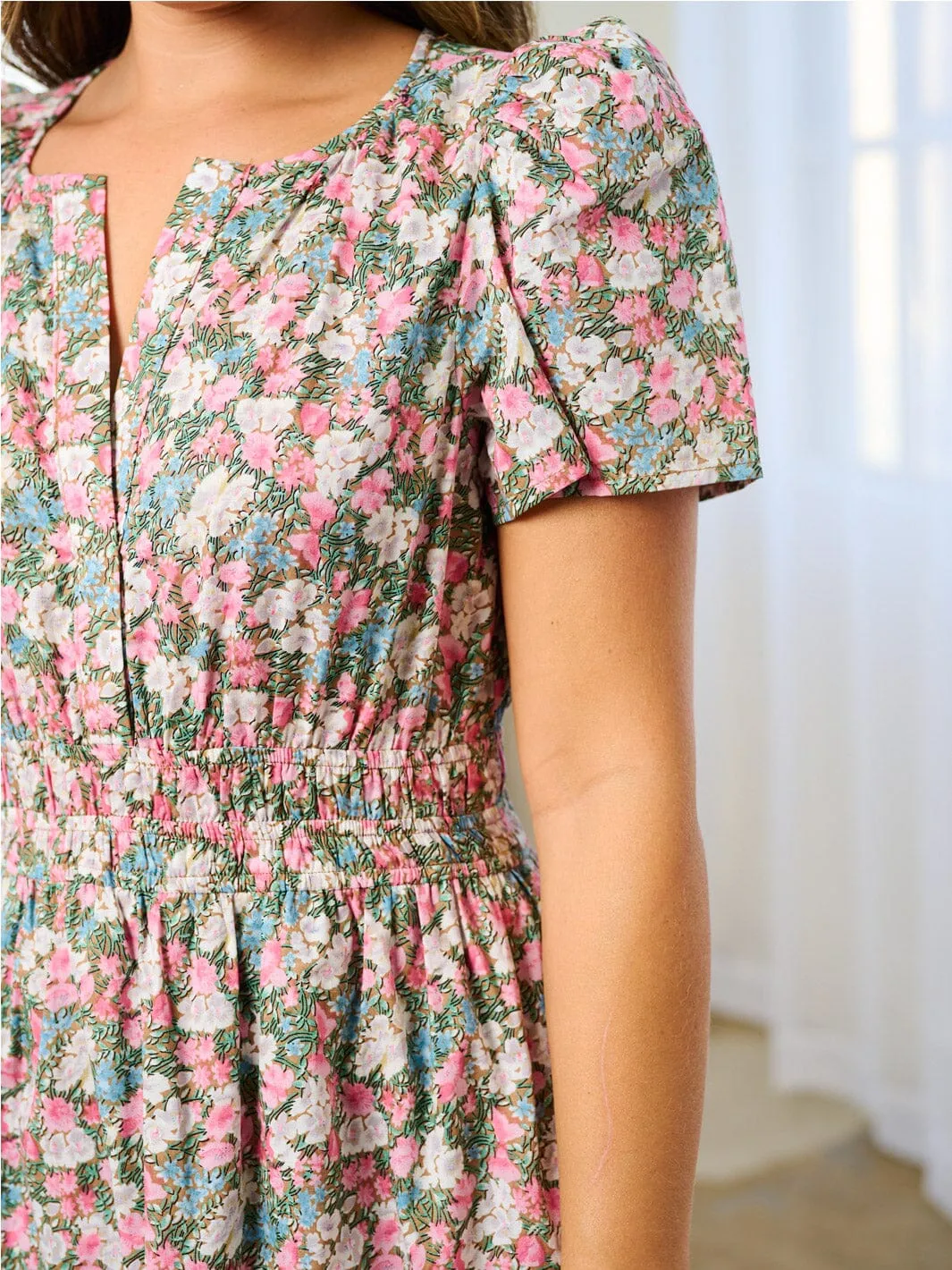 WOMEN'S SHORT SLEEVE V-NECK SMOCK WAIST FLORAL MINI DRESS