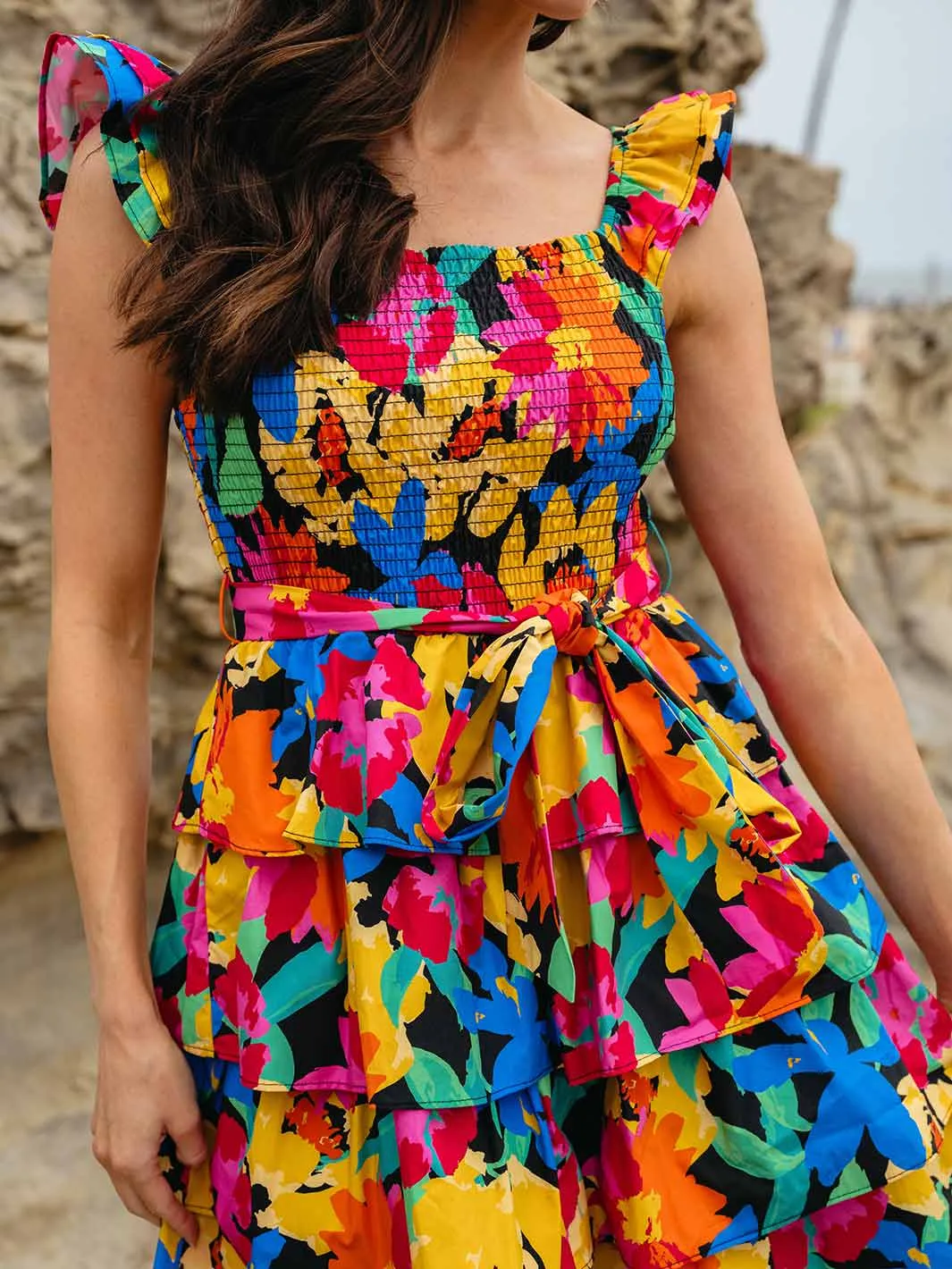 WOMEN'S SLEEVELESS RUFFLE TIERED SELF TIE SMOCK FLORAL MINI DRESS